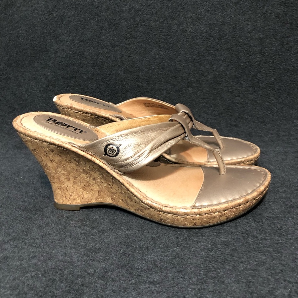 Born Shoes Women’s Gold Leather Thong Cork Wedge Sandals Size 7